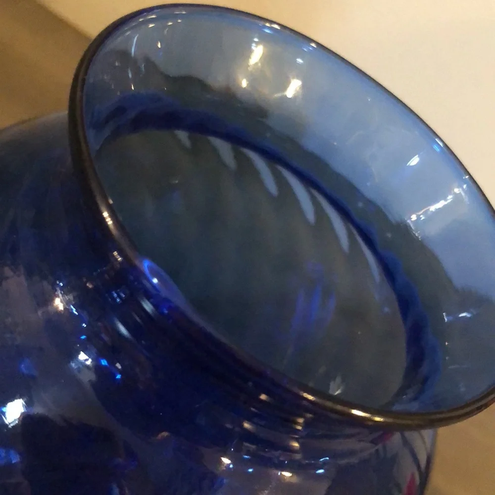 COBALT BLUE COLLECTIBLE SWIRL GLASS VASE